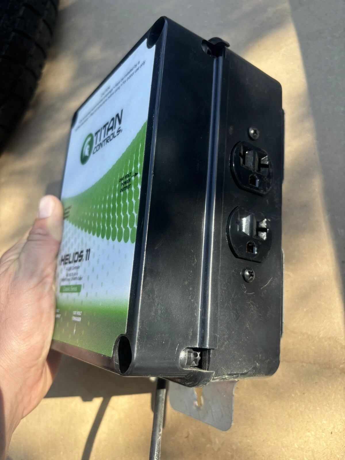 Titan Controls  Helios 11 - 4 Light 240V Controller w/ Trigger Cord